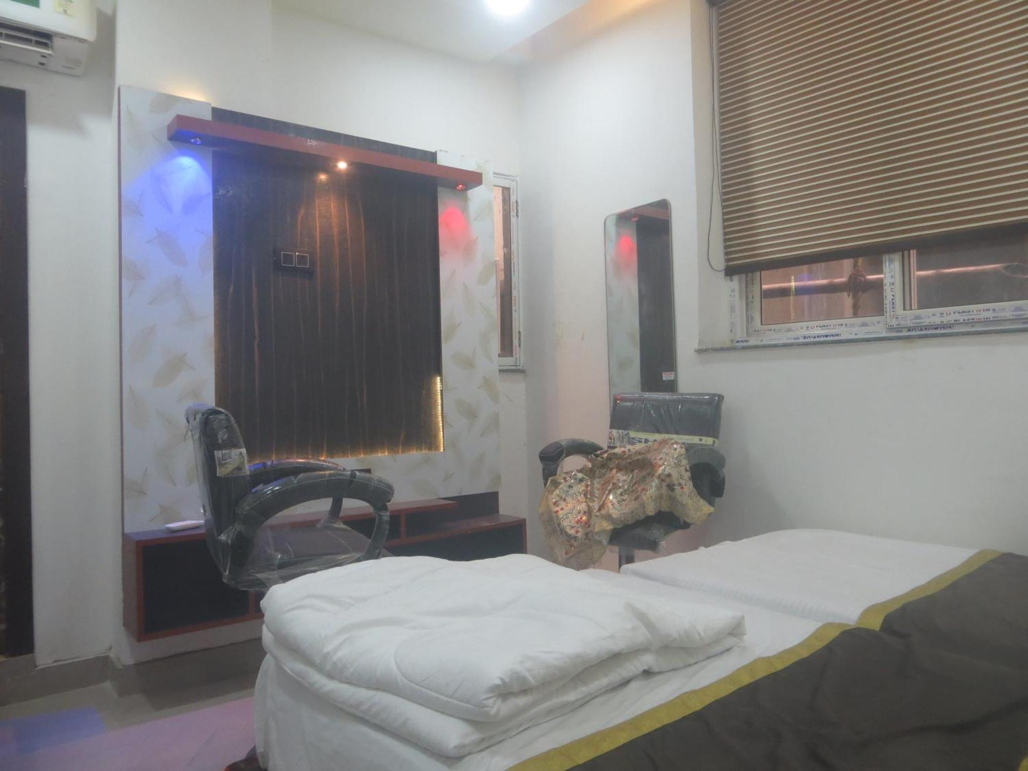 Rajmahal Resort Banquet Hall And Hotel ปัฏนา ภายนอก รูปภาพ