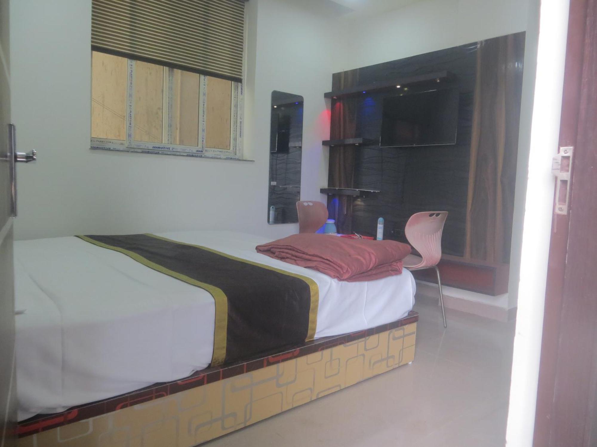 Rajmahal Resort Banquet Hall And Hotel ปัฏนา ภายนอก รูปภาพ